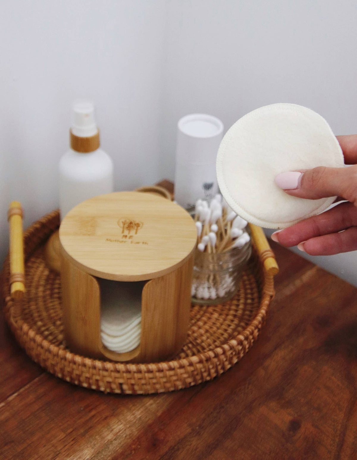 Bamboo Storage Box + Reusable Hemp Cotton Rounds – 15-Pack Zero Waste Skincare Set